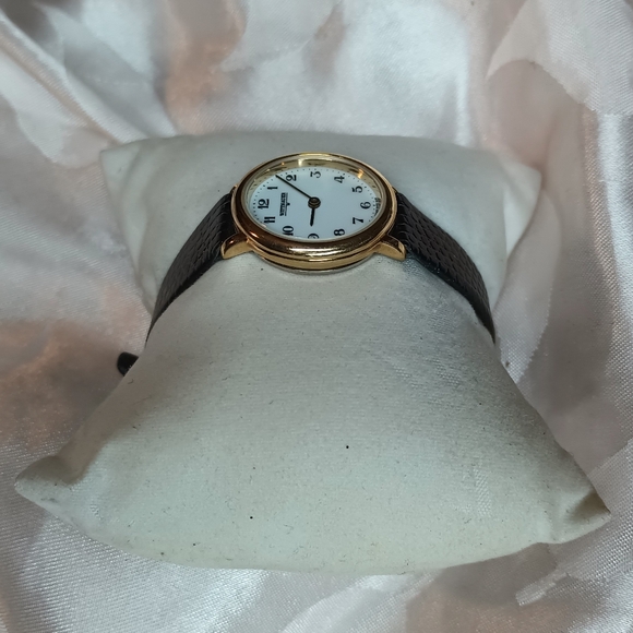 Wittnauer 5620 Swiss Unisex Watch - Picture 4 of 8